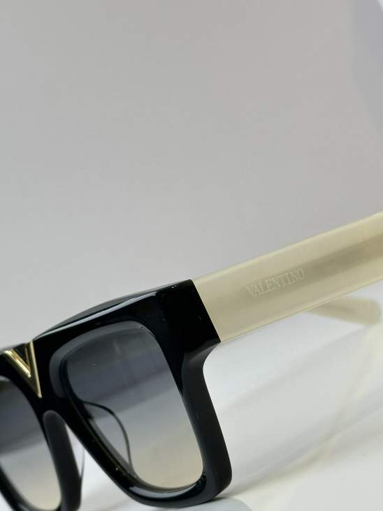 Picture of Valentino Sunglasses _SKUfw67175878fw